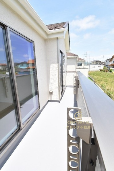 ハートフルタウン 　ひたちなか市足崎1474番　Dのバルコニー|日当たり良好なバルコニーです。気分転換に出るだけでも、晴れた日にお洗濯物やお布団を一気に干すのも気持ちがいい♪
