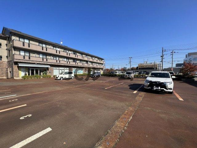 ロイヤルパレス春日山の駐車場