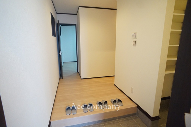 【玄関】 | 東大阪市花園東町2丁目 | 玄関は電子キーシステムで解施錠☆シューズクローク完備です！