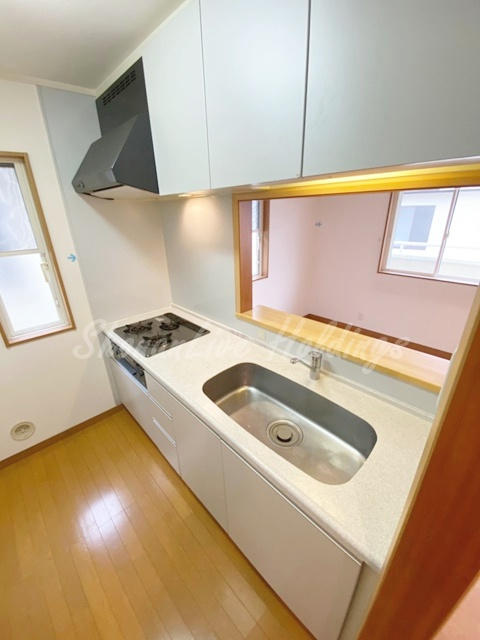 茅ヶ崎市東海岸南3丁目テラスハウスのキッチン