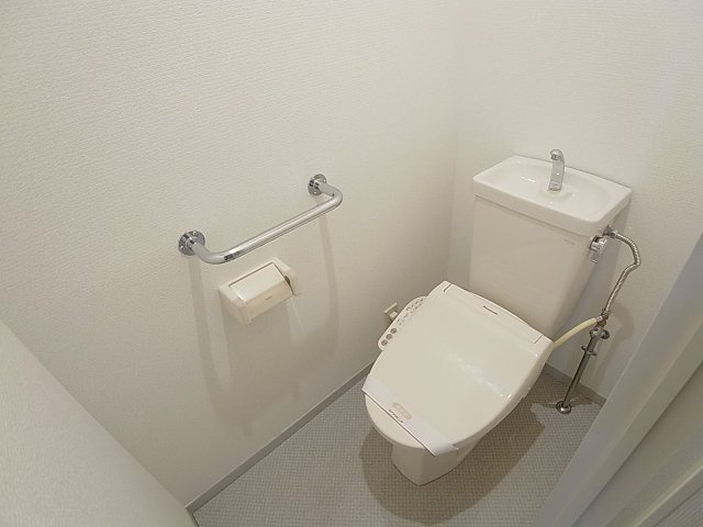 イーストヒルズ平野のトイレ|嬉しい温水洗浄便座