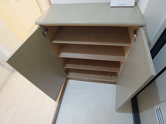 イーストヒルズ平野の玄関|シューズBOXも完備