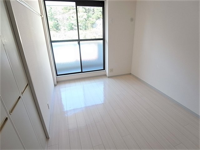 イーストヒルズ平野の内装|広々した洋室は何にでも使えます