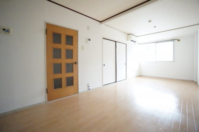 【居間・リビング】 | ロイアルパレスシマ | ※同物件、同タイプ、間取り反転のお部屋です