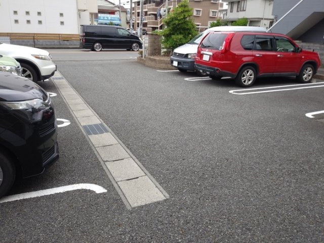 グランドゥールの駐車場