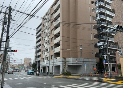 【外観】 | ローヤルシティ町田 | マンションの外観は非常に重要なポイントです！外観の善し悪しは資産価値に大きな影響を与えます。外観のいいマンションを購入することで、高値で売却がしやすく、買い手が見つかりやすいというメリットがあります。