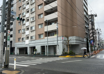 【外観】 | ローヤルシティ町田 | 隣家の土地はどうなっているのか、生活利便施設が近くにあるのか、学校まで近いかなど、お客様のライフスタイルにあわせたイメージが重要です。また、近くにあると困る施設が近くにないかも確認するといいでしょう。