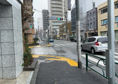 【展望】 | ローヤルシティ町田 | 眺望を気にして物件を探す場合、前面に建物が建っていないか現地で確認しましょう！前面に建物があると景色はもちろん、日当たりや風通しにも影響が出てきます。住んだ時のことを想像しながら現地見学をしましょう。