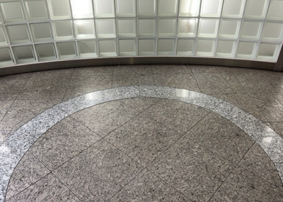 【内装】 | ローヤルシティ町田 | 共有部分は、住民なら誰もが使える設備のこと。例えば駐車場やエレベーター、インターネット設備、セキュリティ設備などがあります。他にも、マンションの廊下・外部階段やエントランス・ゴミ置き場などがあります。