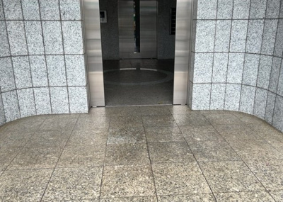 【内装】 | ローヤルシティ町田 | 共用部分は、一棟の建物に住む区分所有者全員が共同で所有するとし、共用部分の管理、補修などは、区分所有者で形成される管理組合が行います。個人の判断で勝手に変更することはできませんので覚えておきましょう。