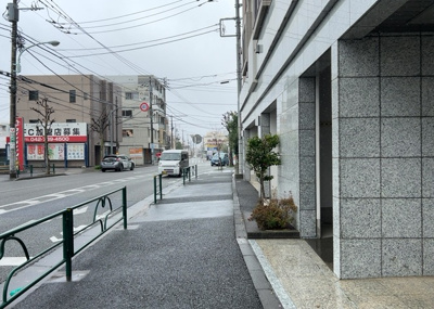 【展望】 | ローヤルシティ町田 | 眺望の良さを楽しめるダイニングキッチンで家族団らんの時間を過ごしてはいかがでしょうか。バルコニーから見える景色を家族で眺める時間は、時間が経つのを忘れてしまいそうですね。是非、現地を見に行きましょう！