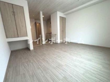 ｂｒｉｌｌａｎｔｅ　ｐａｗｓ　舎人