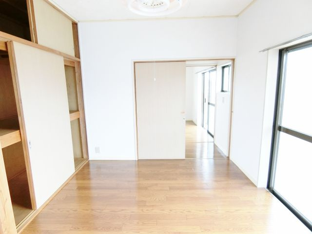松本貸家4号棟の洋室