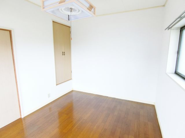 松本貸家4号棟の洋室