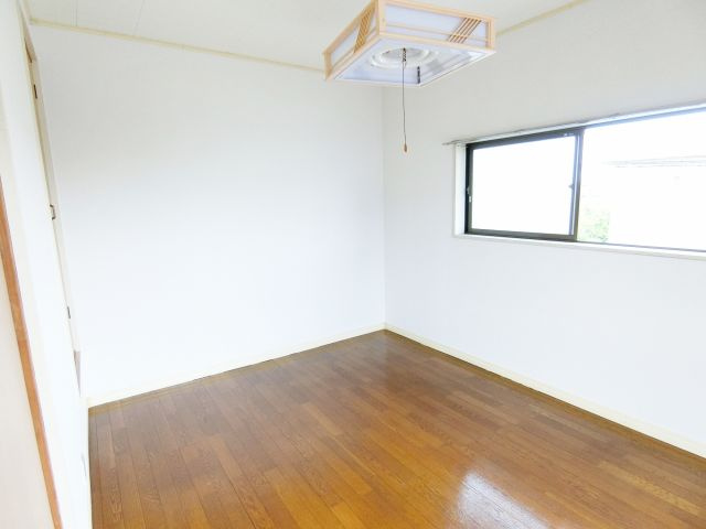 松本貸家4号棟の洋室