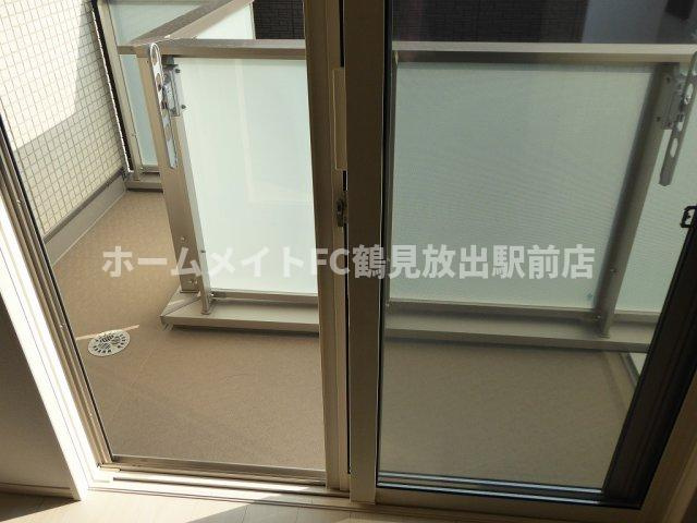 大阪市城東区鴫野東２丁目のハイツのバルコニー