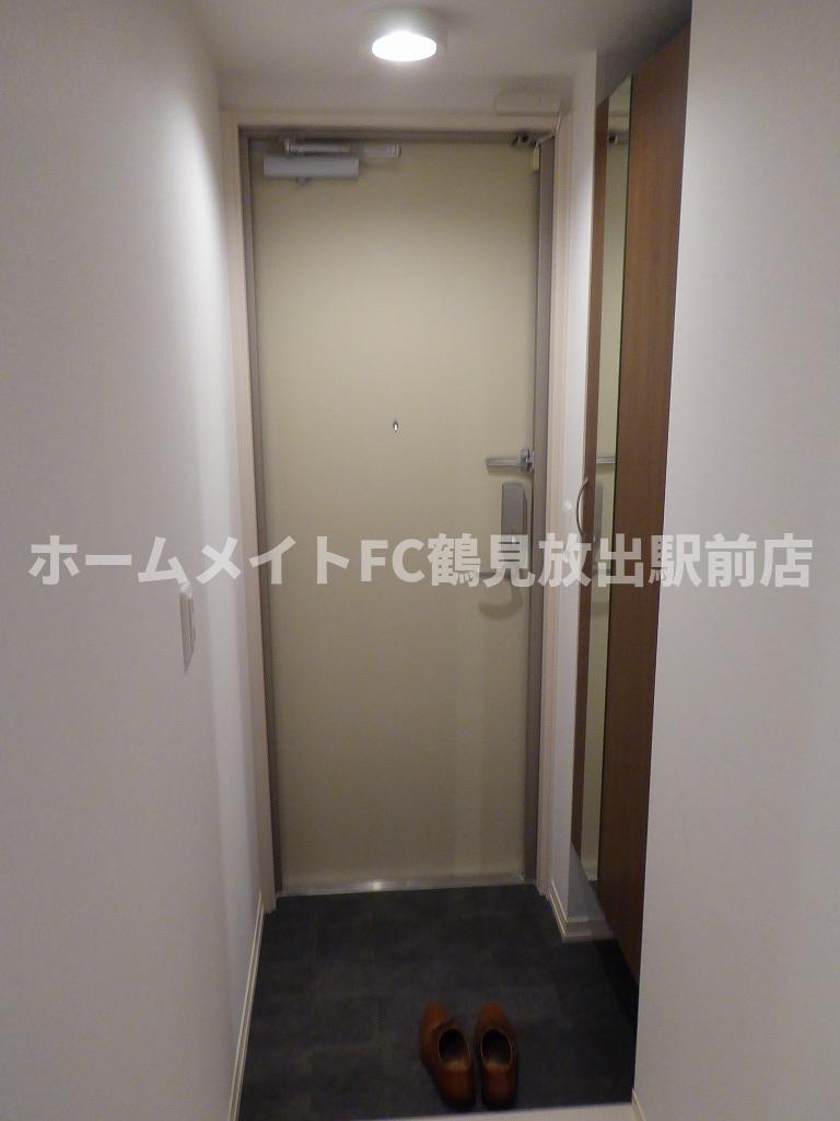 大阪市城東区鴫野東２丁目のハイツの玄関