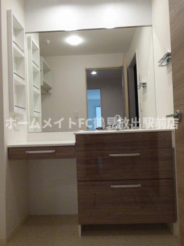 大阪市城東区鴫野東２丁目のハイツの独立洗面台