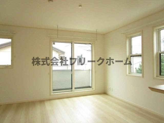 三鷹市井の頭５丁目のアパートの居間・リビング