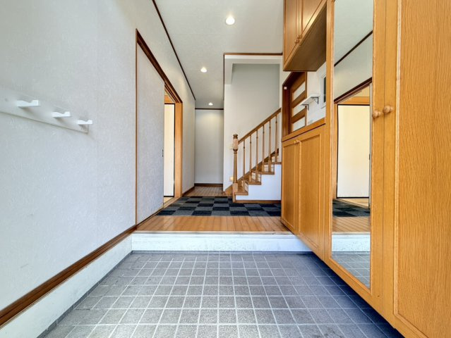 本巣市文殊（本巣駅）2階建　3SLDKの玄関