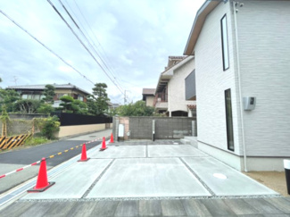 【駐車場】