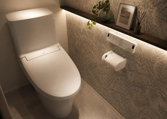 【トイレ】 | 温水洗浄便座付きのトイレは1階と2階の合計2箇所に設置されているため、朝の忙しい時間帯も混雑せず安心です。清潔感のある空間デザインで、毎日快適にお使いいただける衛生設備となっております。