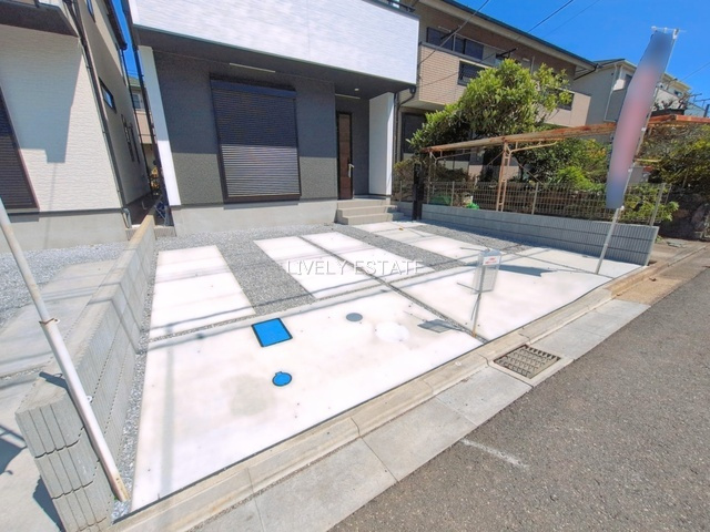越谷市大沢 新築分譲住宅 全2棟 2号棟の駐車場
