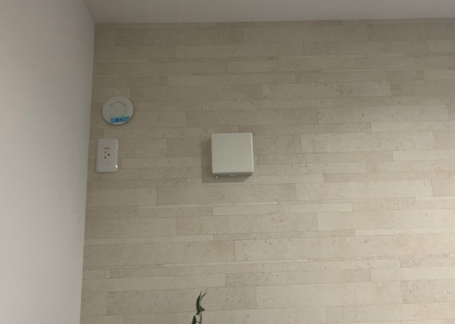 【冷暖房・空調設備】 | 省エネルギー対策を考慮した設計で、効率的な空気の循環と快適な室温維持を実現。複層ガラスとの相乗効果により、夏の暑さや冬の寒さを和らげ、年間を通じて光熱費を抑えながら快適に生活できます。