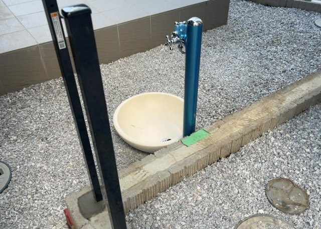 【設備】 | 毎日の生活を快適にする各種設備が整っています。公営水道・公共下水・都市ガスが引き込み済みで、ライフラインも安心。新築ならではの最新設備が暮らしの利便性と快適性をぐっと高めてくれます。