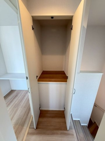 【２号棟】越谷市南越谷新築戸建ての収納