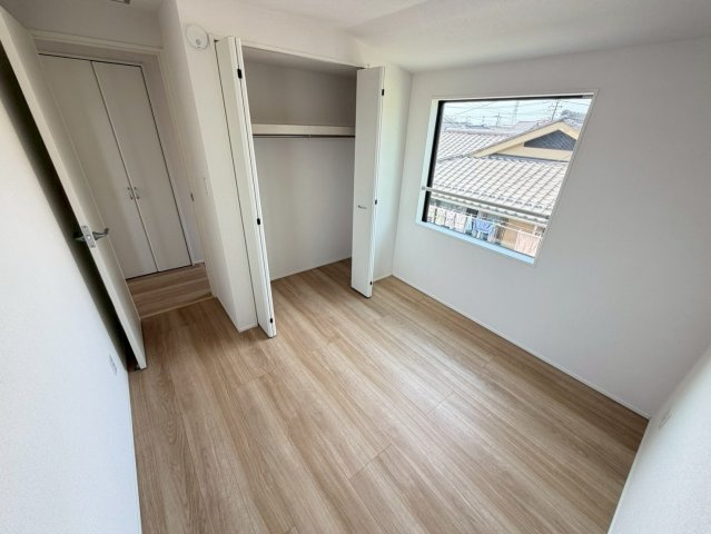 【２号棟】越谷市南越谷新築戸建ての洋室