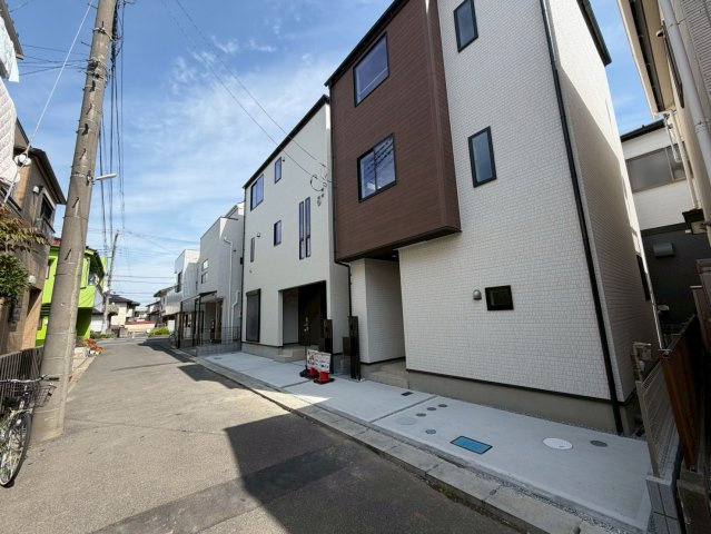 【２号棟】越谷市南越谷新築戸建ての前面道路含む現地写真