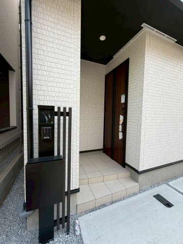 【２号棟】越谷市南越谷新築戸建ての玄関