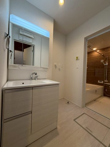 【２号棟】越谷市南越谷新築戸建ての独立洗面台