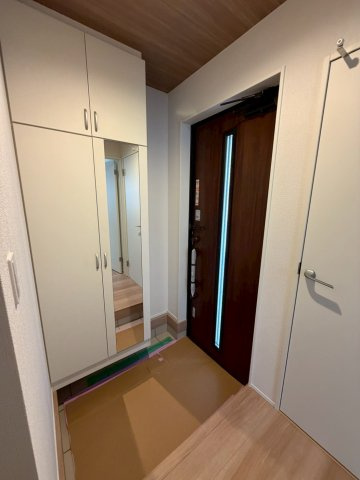 【２号棟】越谷市南越谷新築戸建ての玄関