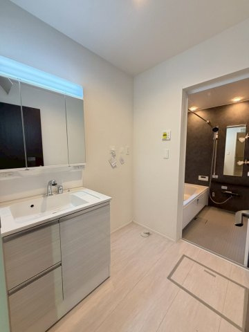 【３号棟】越谷市南越谷新築戸建ての独立洗面台