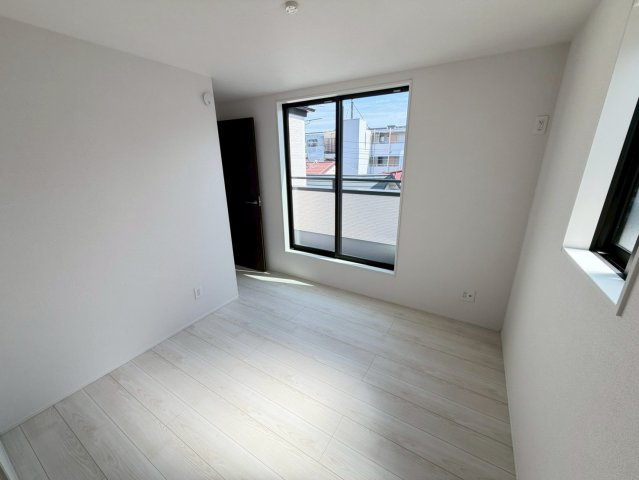 【３号棟】越谷市南越谷新築戸建ての洋室