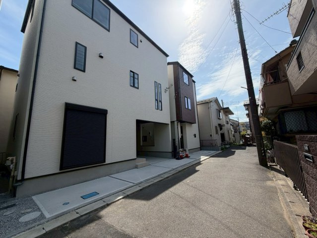 【３号棟】越谷市南越谷新築戸建ての前面道路含む現地写真