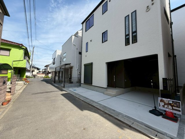 【３号棟】越谷市南越谷新築戸建ての前面道路含む現地写真