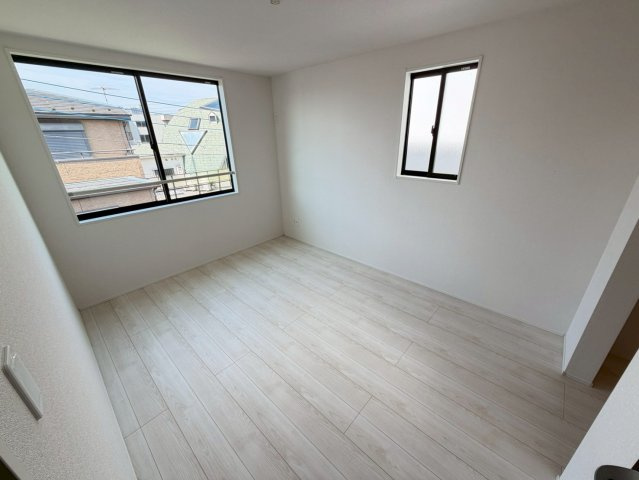 【３号棟】越谷市南越谷新築戸建ての洋室