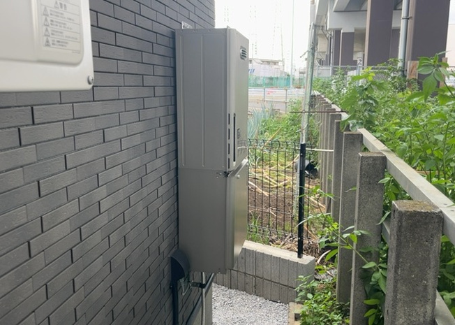【発電・温水設備】 | 環境とお財布に優しい太陽光発電システムを搭載しております。自家発電によって光熱費を大幅に削減でき、災害時などの非常用電源としても役立ちます。エコで節約志向のご家庭にぴったりの先進設備です。