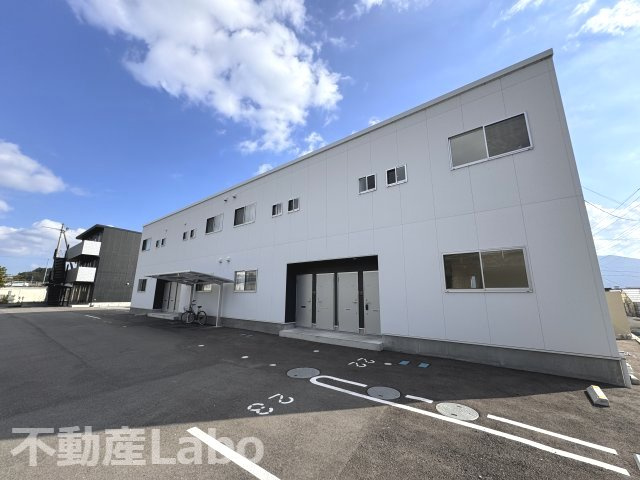 ピースアシュリーAの駐車場