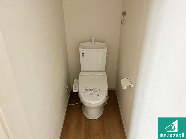 明石市大久保町八木　第18期　新築一戸建てのトイレ|1・2階の2ヶ所にあるので、朝の忙しい時間の順番待ちもなく、深夜の利用にも大変便利です。