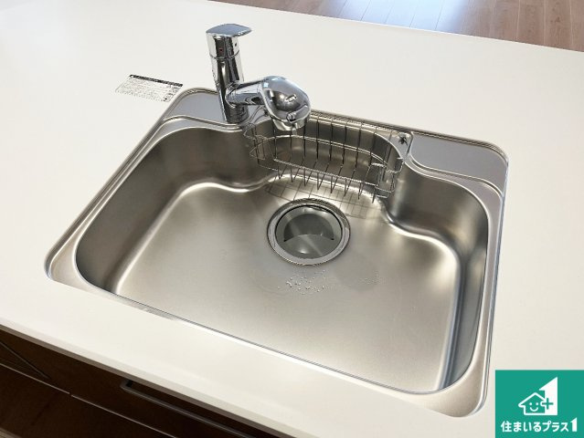 明石市大久保町八木　第18期　新築一戸建ての設備|蛇口の先端に浄水器を内蔵しています！原水と浄水、お湯と冷水、シャワーの切替えがワンタッチなので用途によって使い分けられます。