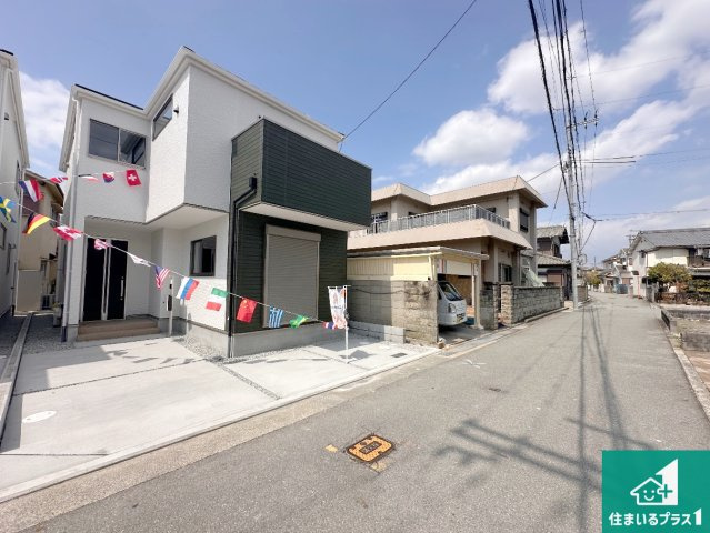 明石市大久保町八木　第18期　新築一戸建ての前面道路含む現地写真|周辺は閑静な住宅街！前面道路広々で車の出し入れも便利です。駐車が苦手な方でも安心して車庫入れできます！