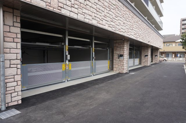 プレジオ八戸ノ里の駐車場