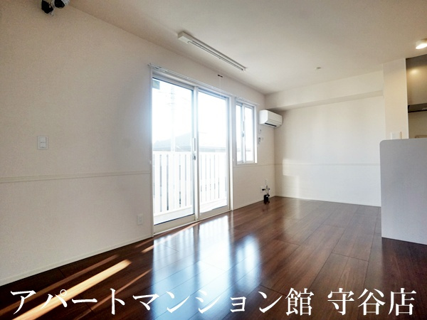 シュタットみどりの Bの居間・リビング