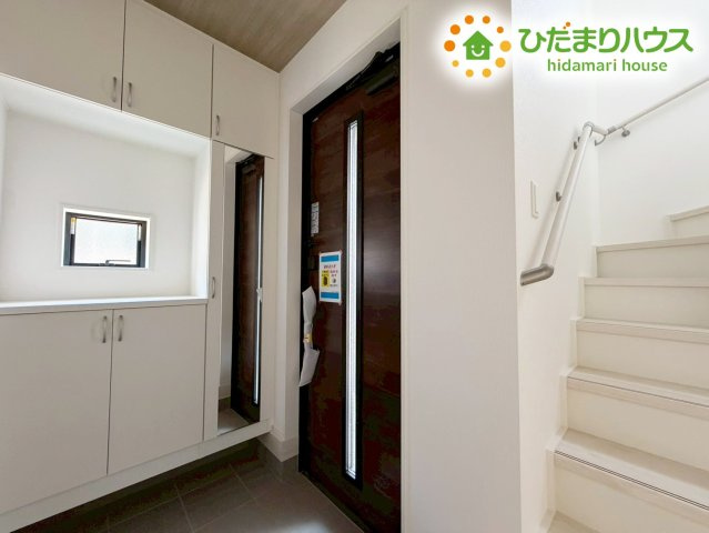 郡山市安積町長久保三丁目　新築戸建　3号棟の玄関|スニーカーマニアも納得の天井まであるシューズボックス!(^^)!