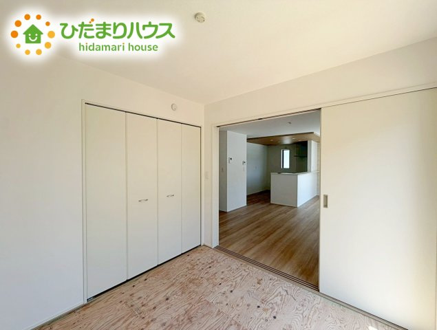 郡山市安積町長久保三丁目　新築戸建　4号棟の和室|小さなお子さまのいる方におすすめ！リビング横の和室でお子様が遊んでる様子も確認できます(^^)/