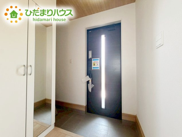 郡山市安積町長久保三丁目　新築戸建　4号棟の玄関|スニーカーマニアも納得の天井まであるシューズボックス!(^^)!